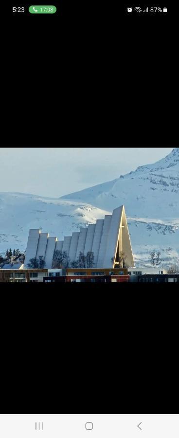 Apartment By The Lakeside Tromso Bagian luar foto