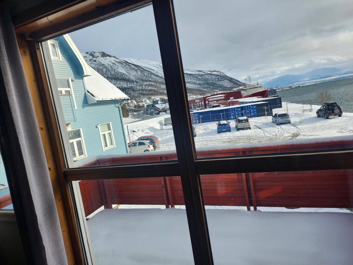 Apartment By The Lakeside Tromso Bagian luar foto
