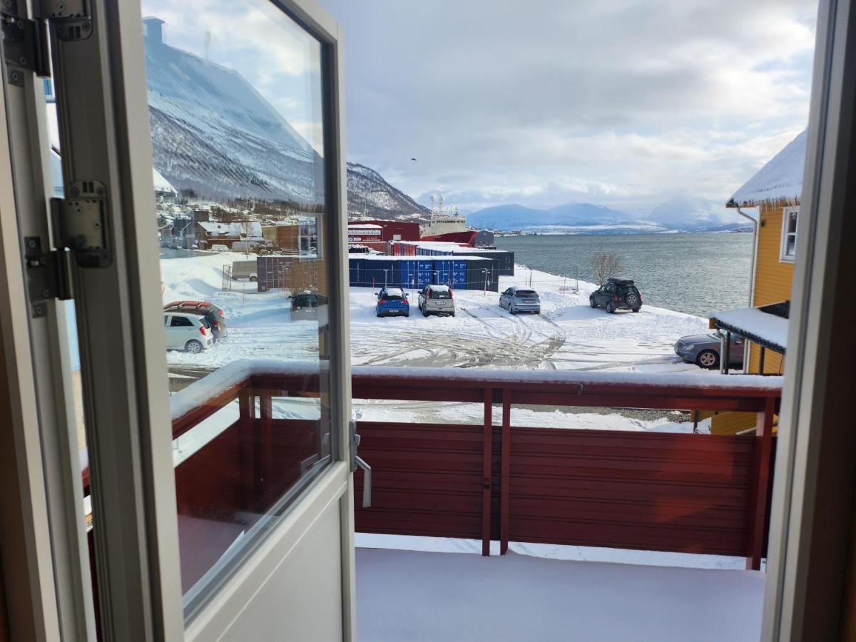 Apartment By The Lakeside Tromso Bagian luar foto